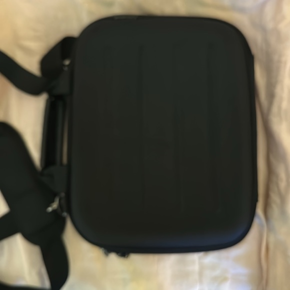 Kenneth Cole Reaction laptop case with carrying strap Fits 13” wide laptop snug - Picture 2 of 8